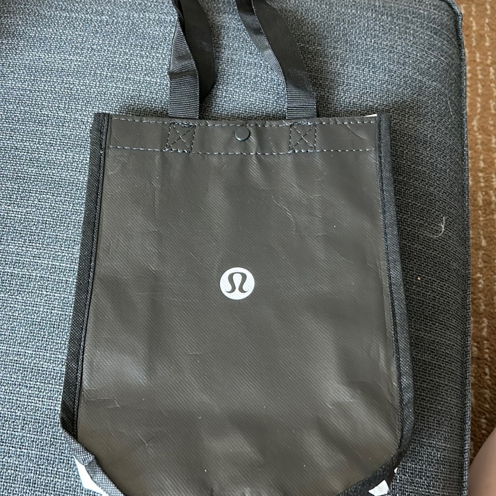 Black lululemon bag